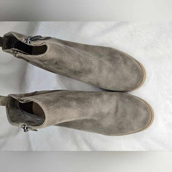 Report Ankle Boots booties heels suade leather NWOT taupe - Picture 7 of 7